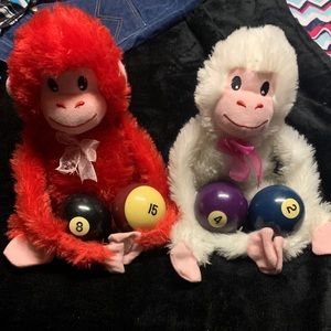 🛒🛍2 cute little monkeys great for Valentine’s Day!!❤️❤️